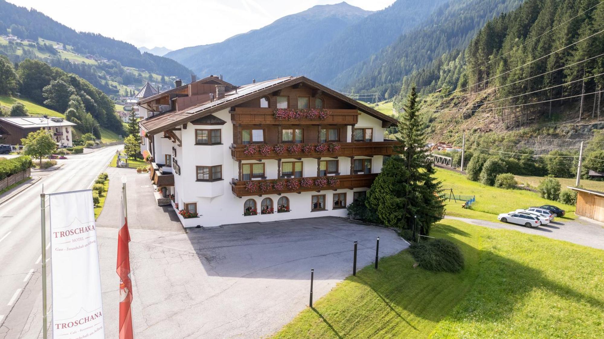 Hotel Troschana Флирш Екстериор снимка