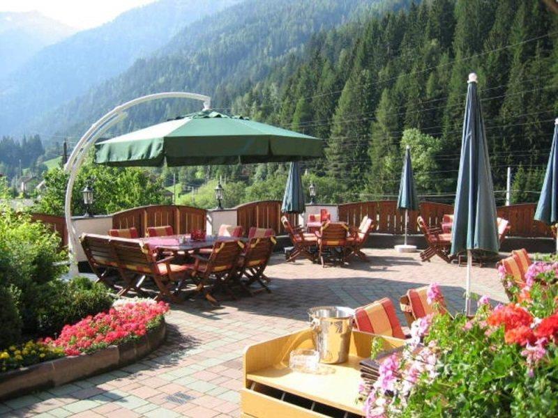 Hotel Troschana Флирш Екстериор снимка