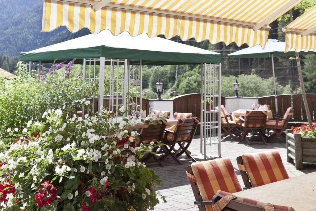 Hotel Troschana Флирш Екстериор снимка